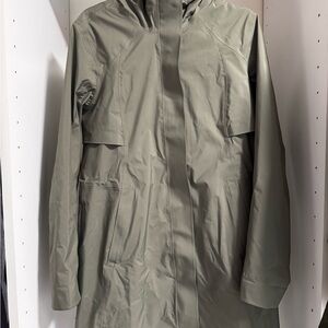lululemon athletica Hooded Raincoat in Olive